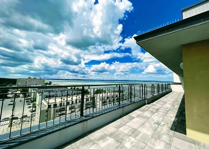 Ellby - Penthouse - Hostaid * Siófok